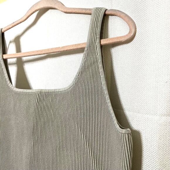 Aritzia Babaton Sculpt Knit Squareneck Cropped Tank 2X Matte Pearl Tan - Picture 7 of 12